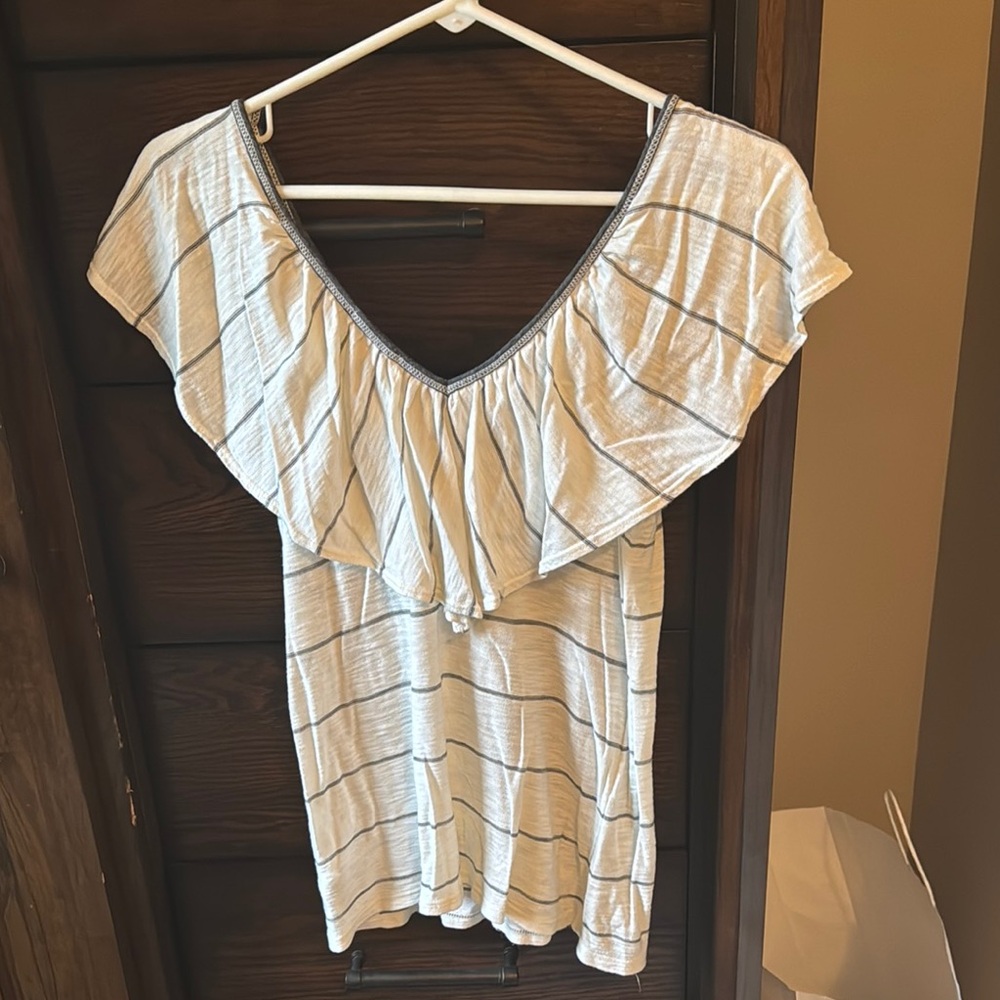 Splendid Ruffle V-Neck Top - Picture 3 of 3